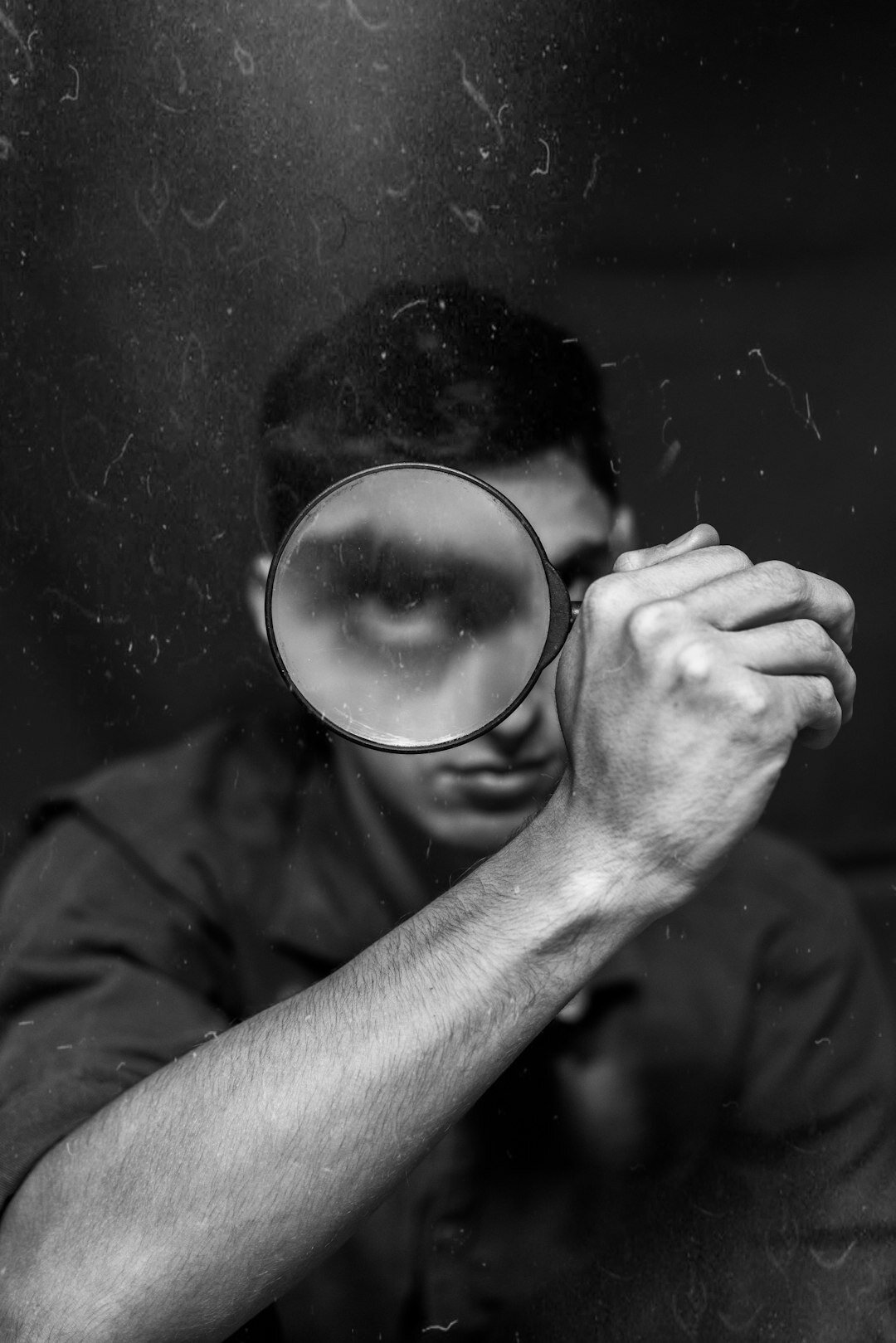 magnifying glass investigation